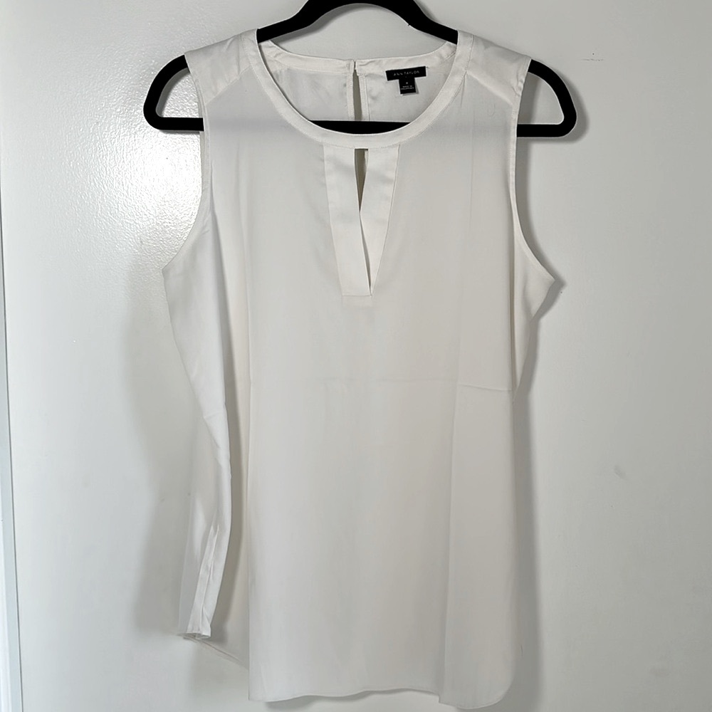 Ann Taylor Silky Sleeveless White/Cream Blouse w/ Keyhole Cutout (Size M)